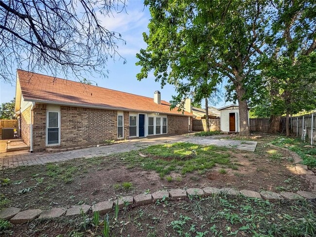 Building Photo - 2108 Shorewood Ln