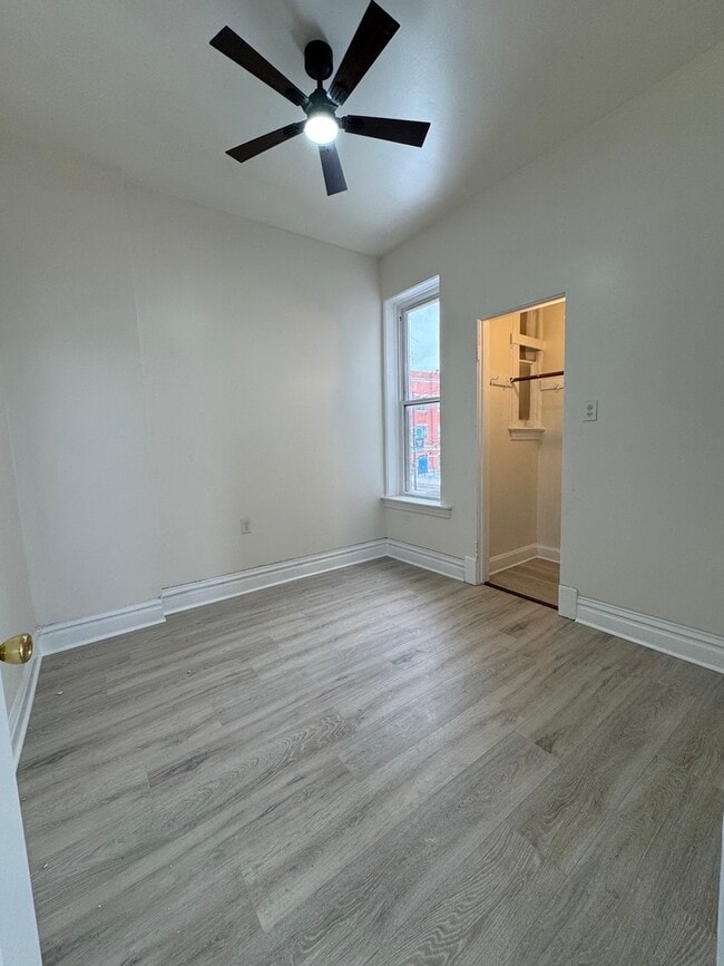 Building Photo - 2206 S Oakley Ave