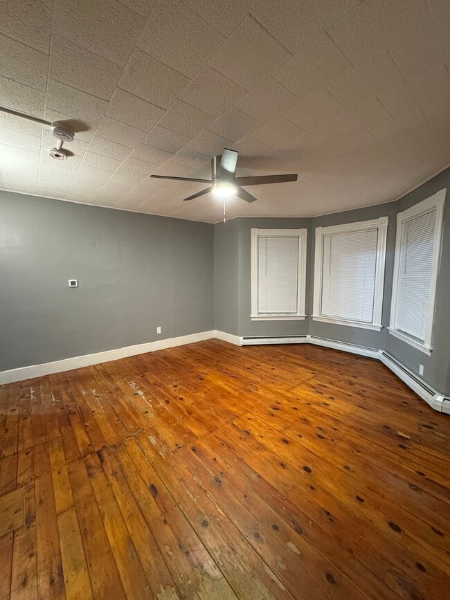 Building Photo - 133 Pleasant St