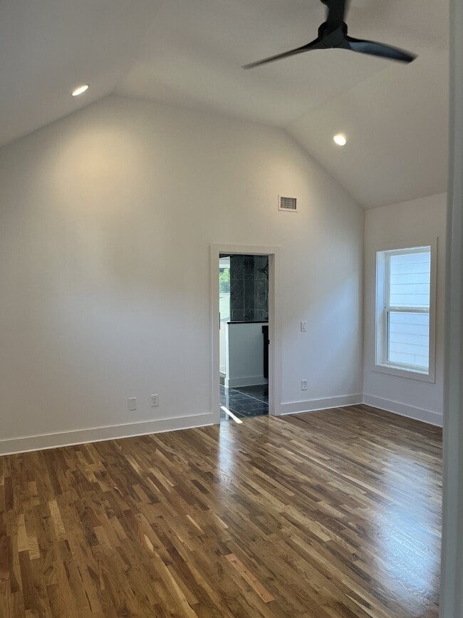Building Photo - "Charming 4-Bed Nashville Oasis with Guest...