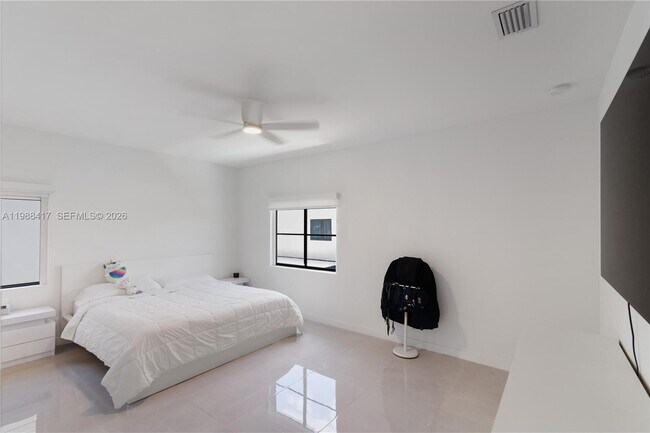 Building Photo - 1396 NW 3rd St