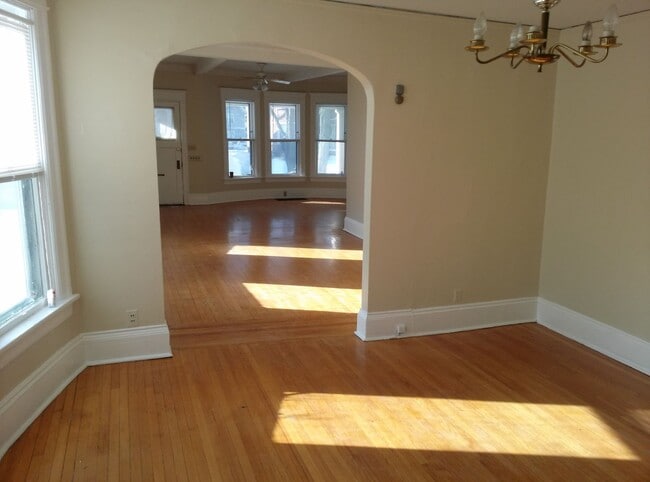 Building Photo - 2614 N Prospect Ave