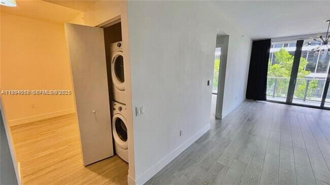 Building Photo - 2960 NE 207th St