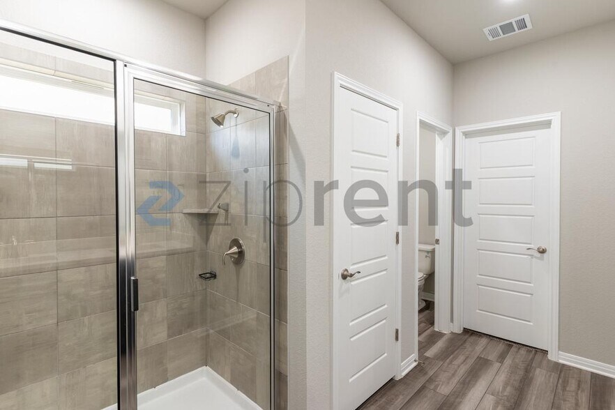 Building Photo - 205 Ethan Run