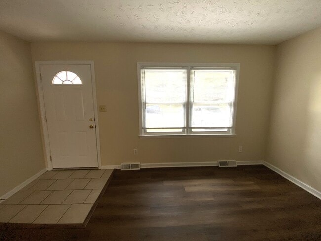 Building Photo - 1505 Kelly Cir