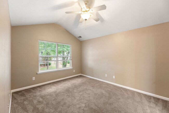 Building Photo - Three Bedroom Townhome in sought-after Mat...