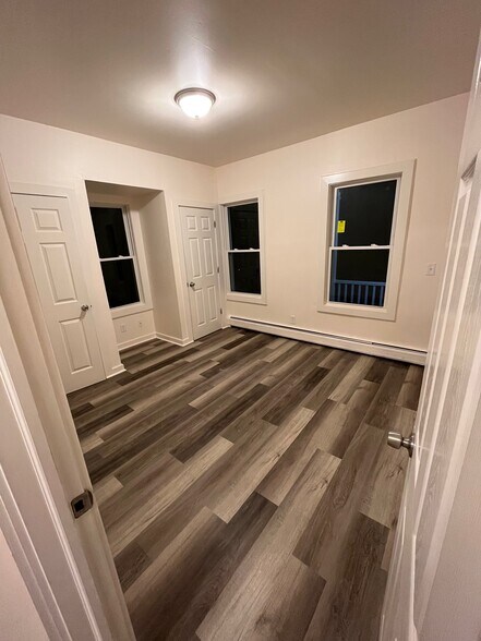 Building Photo - 144 N Clinton St