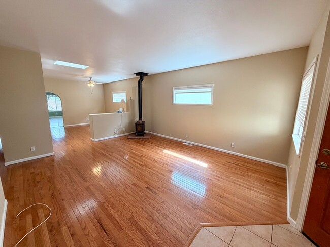 Building Photo - Beautiful 2 Bedroom 2 Bathroom House in Morgan Ranch