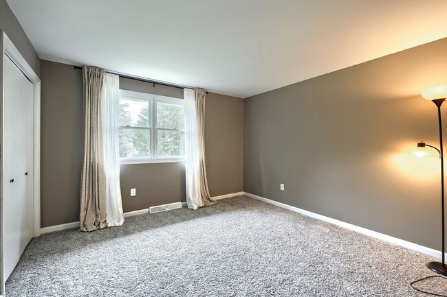 Building Photo - Beautiful Full Home in York