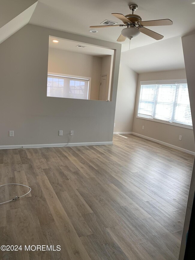 Building Photo - 207 Brinley Ave