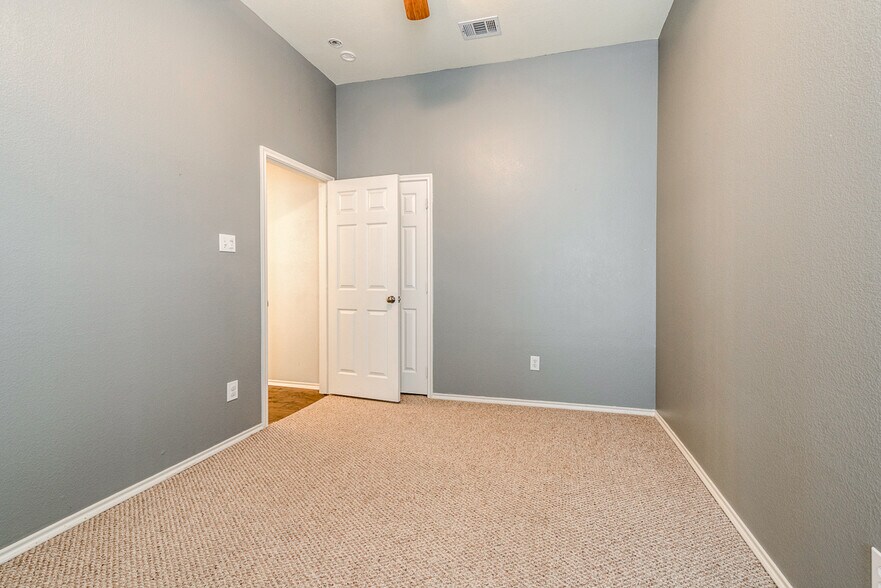 Building Photo - 4844 Grinstein Dr