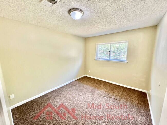 Building Photo - 2452 Debby Dr