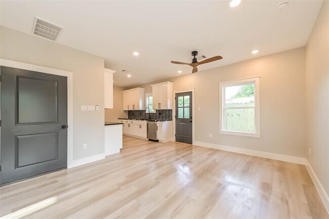 Building Photo - 4721 Mallow St