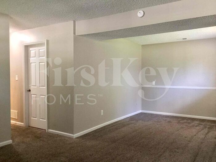 Building Photo - 3920 Pinetop Dr