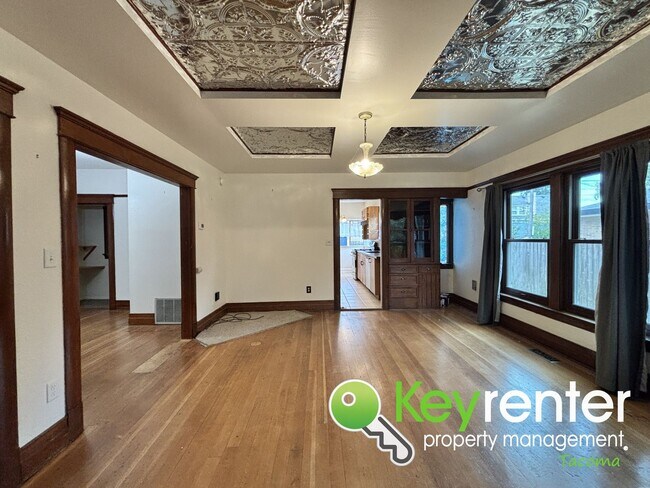 Building Photo - Unique 3-Bedroom Tacoma Home with Fenced Y...