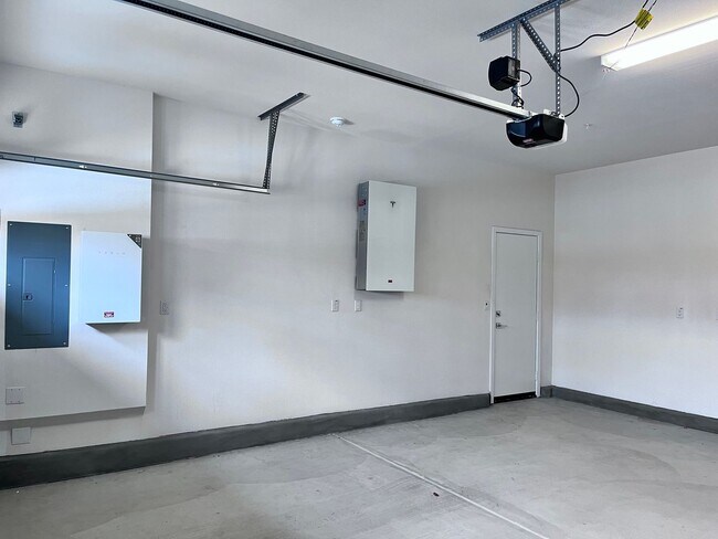 Building Photo - ***NEW BUILD IN LOMA LINDA***