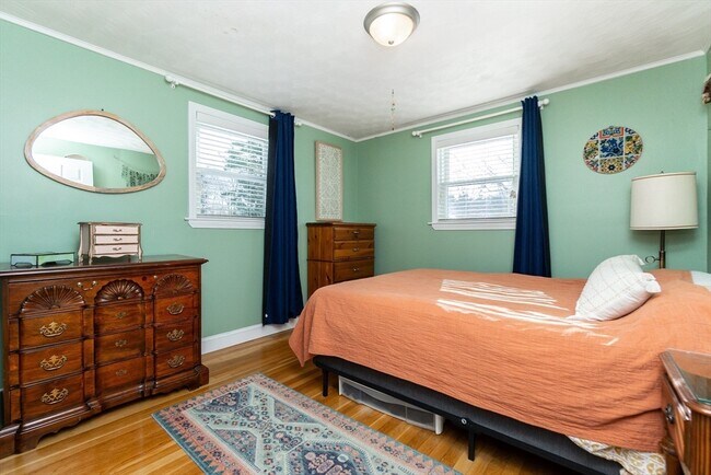 Building Photo - 73 Winfield St