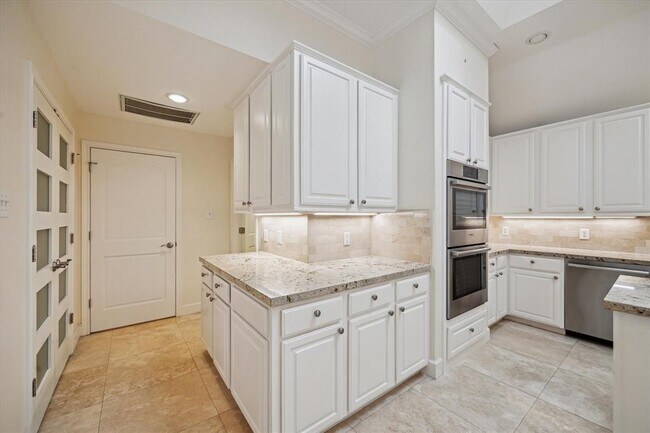 Building Photo - 1215 Campton Ct