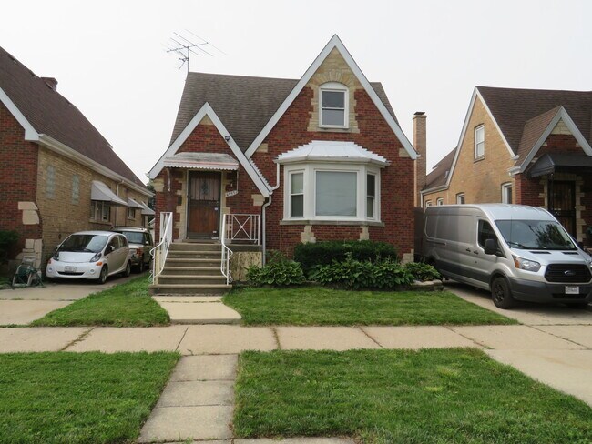 Building Photo - 6957 W Fletcher St