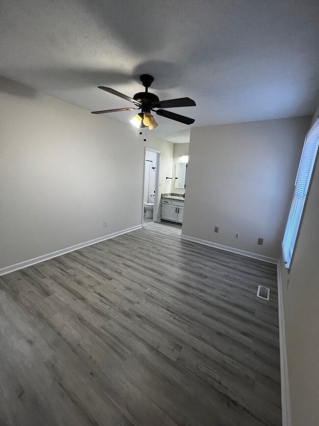 Building Photo - 5068 Linton Hall Rd