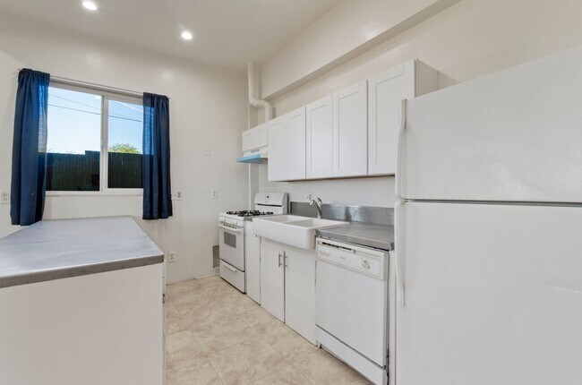 Building Photo - 941 E Edison St