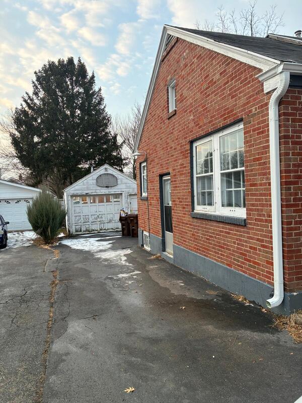 Building Photo - 314 Cole Ave