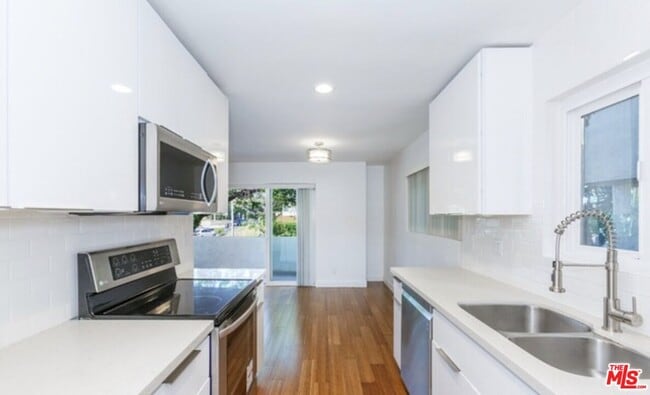 Building Photo - 1601 Veteran Ave