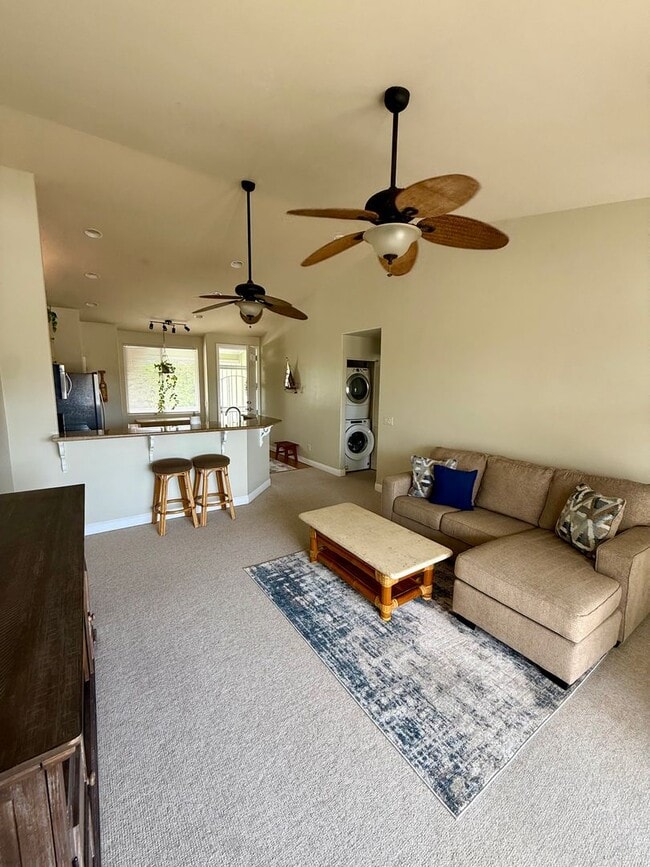 Building Photo - Bright 3 Bed, 2 Bath Condo