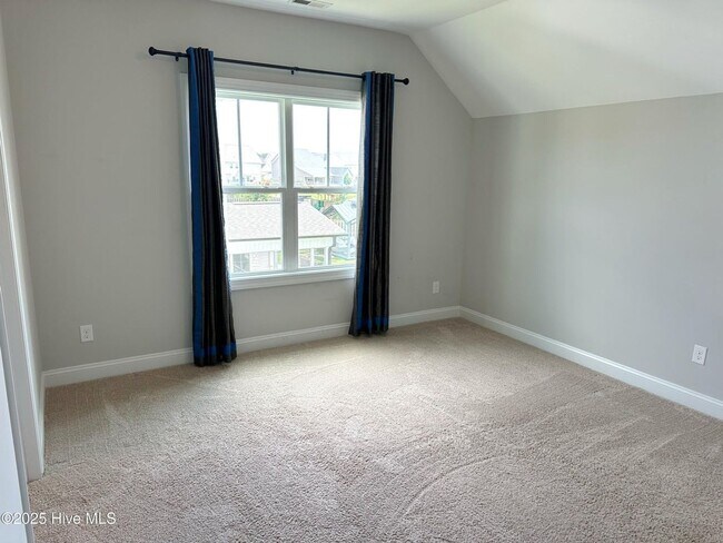 Building Photo - EXQUISITE HOME IN HAMPSTEAD