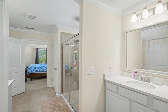 Building Photo - Stunning 5 Bed/3.5 Bath Home in Buckhead East