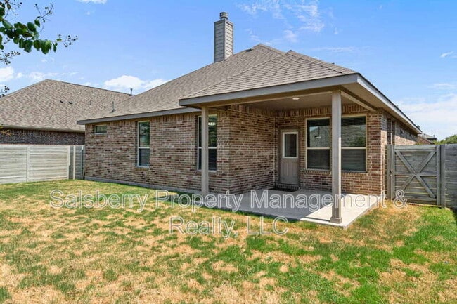 Building Photo - 821 Falcon Rd