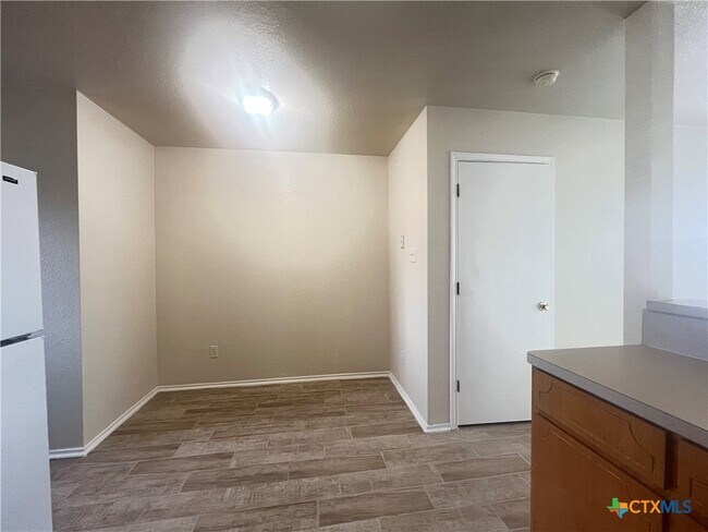 Building Photo - 4200 Alan Kent Dr