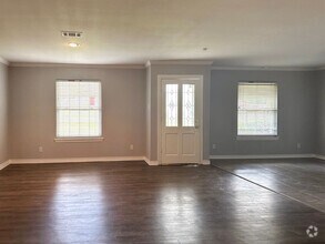Building Photo - 3 Bedroom / 2 Bath