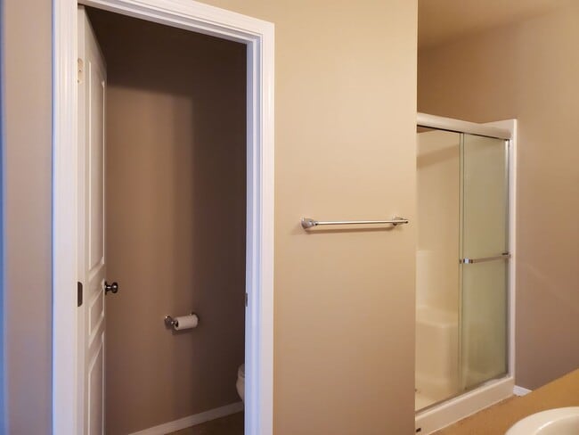 Building Photo - Must See Craftsman Style Home in Desirable West Salem Neighborhood