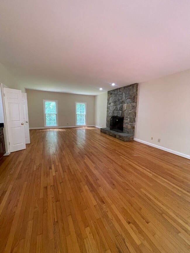 Building Photo - Spacious SF home in Potomac