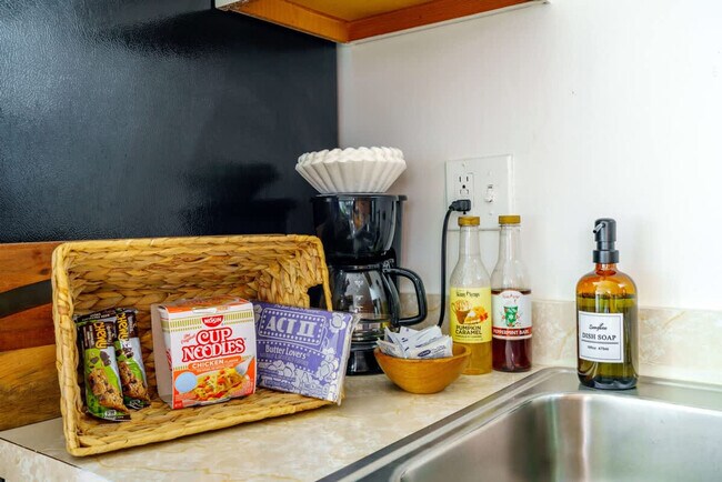 Building Photo - 1180 N High St