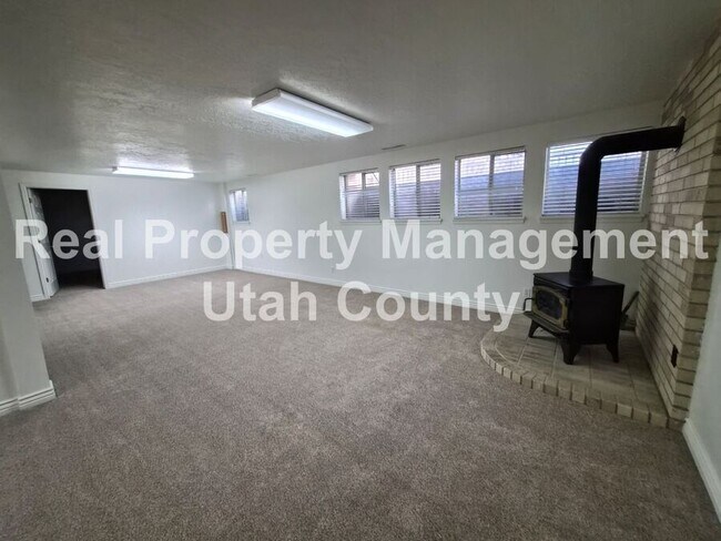 Building Photo - 75 E 1864 S St