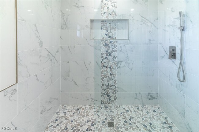 Building Photo - 3405 SE 16th Pl