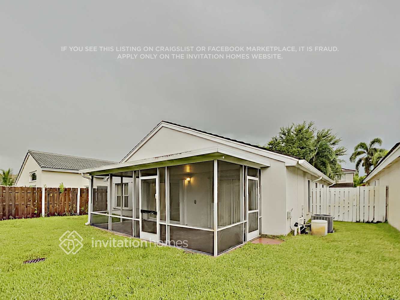 Building Photo - 4929 SW 33rd Ave