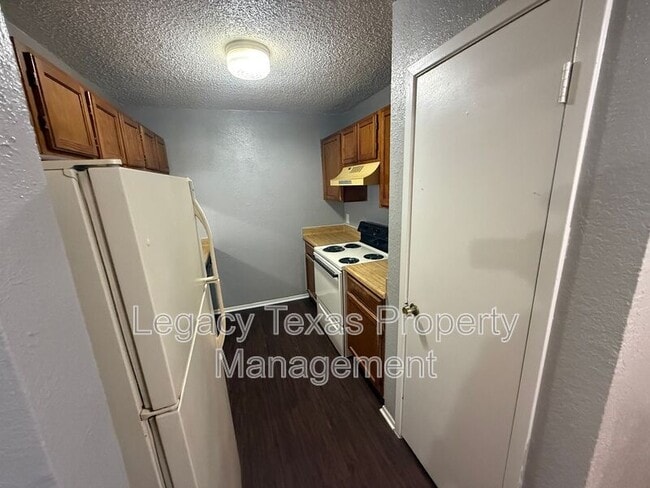 Building Photo - 1715 Short St