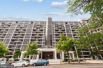 Building Photo - 1530 Key Blvd