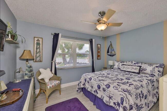Building Photo - 1801 El Rio Dr