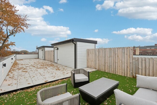 Building Photo - 4119 N Ashland Ave