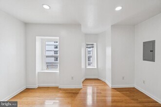 Building Photo - 4220 Chestnut St