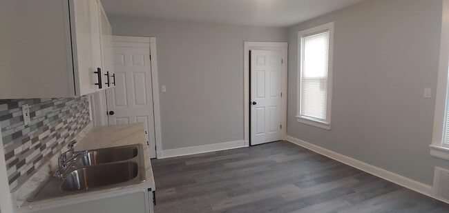 Building Photo - 4666 N 38th St