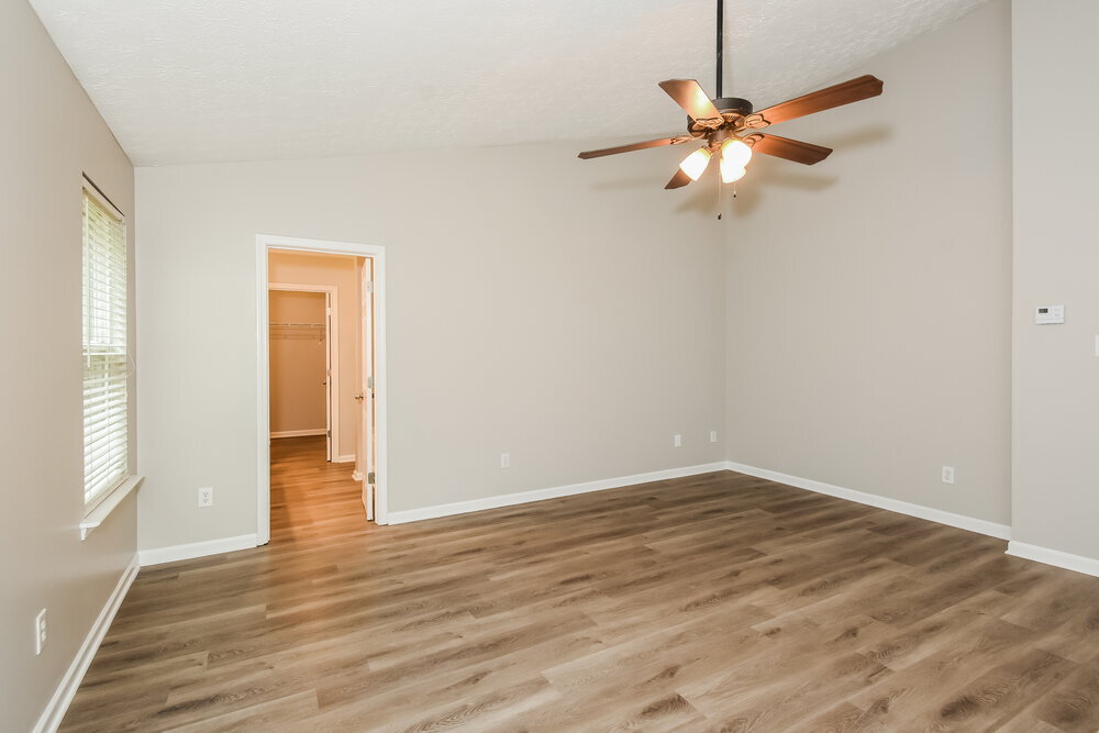 Building Photo - 2040 Valley Creek Dr