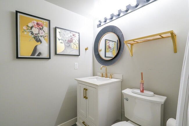 Building Photo - Old City Charmer Historic Building