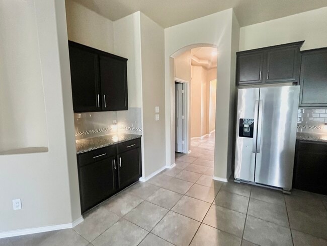 Building Photo - 2025 Lake Vista Dr