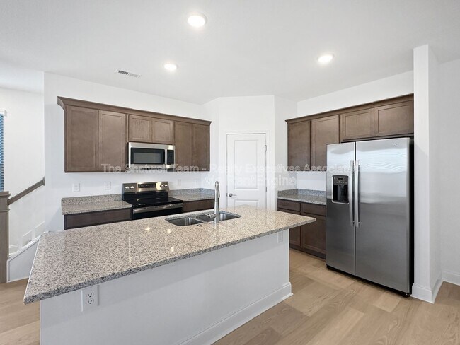 Building Photo - 1724 Bennett Vlg Dr