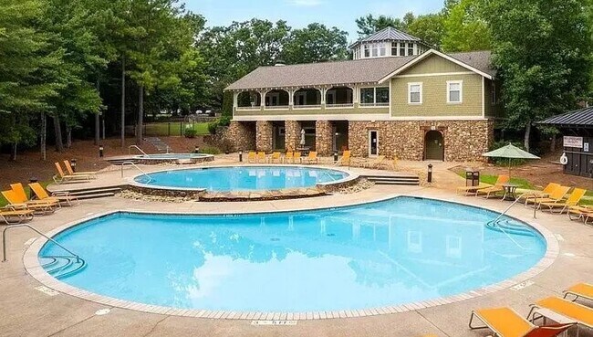 Building Photo - 833 Old Greenville Hwy